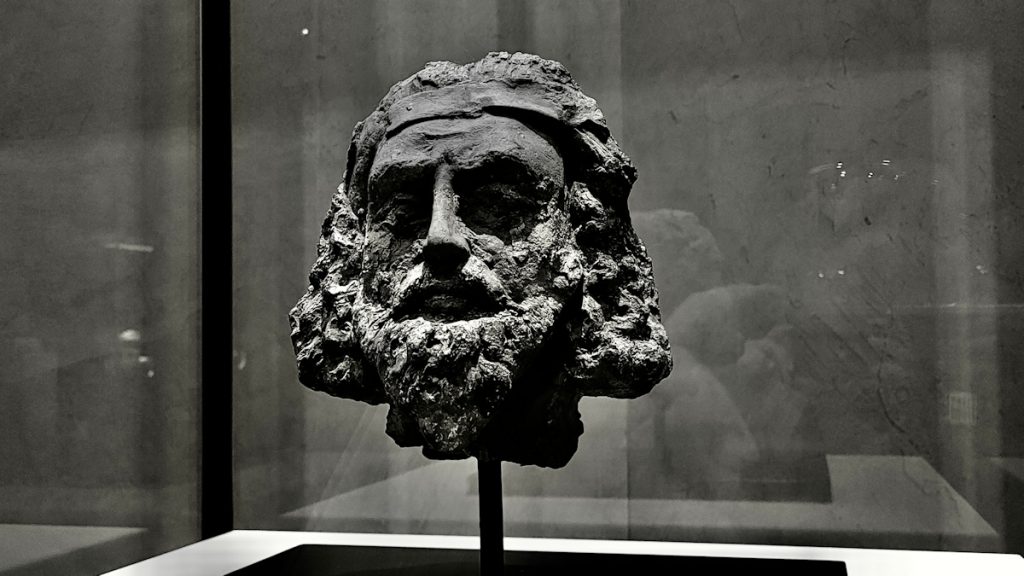 Statue depicting a Parthian king, possibly Vardanes I, ca 1st century CE (photo: Yorim Spoelder)