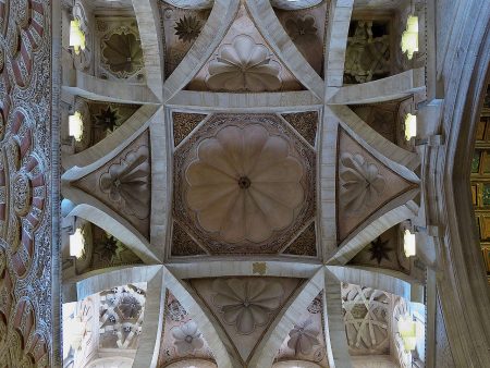 Ribbed cross-vaulting in the 10th-century Mezquita, Córdoba (via Wikimedia Commons)